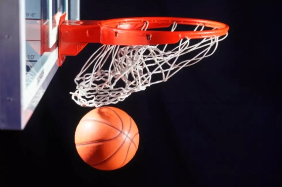 Listen Online to County Teams in High School Basketball Tournament