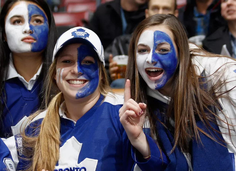 Thousands of Maple Leafs Fans Sing U.S. National Anthem [VIDEO]
