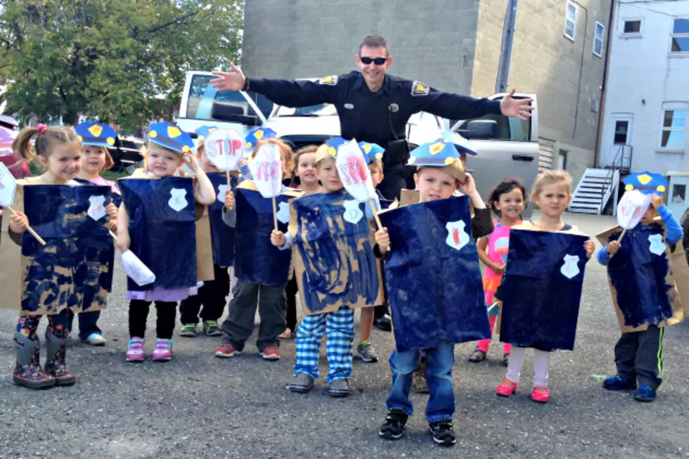 PIPD Officer Visits Wintergreen Preschool Students