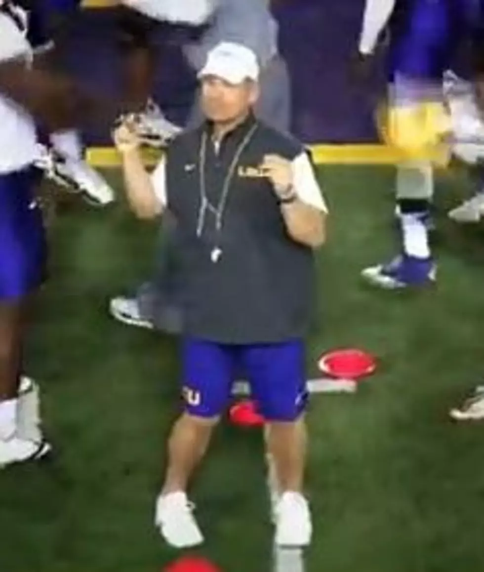 I Am Hypnotized By This Dancing Les Miles Video