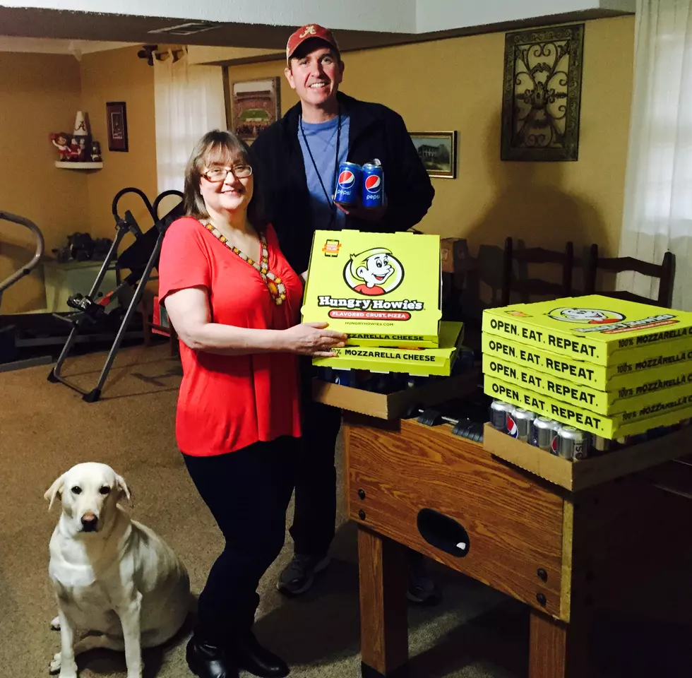 B101.7’s Greg Thomas Delivers Pepsi + Hungry Howie’s for the ‘Big Game’