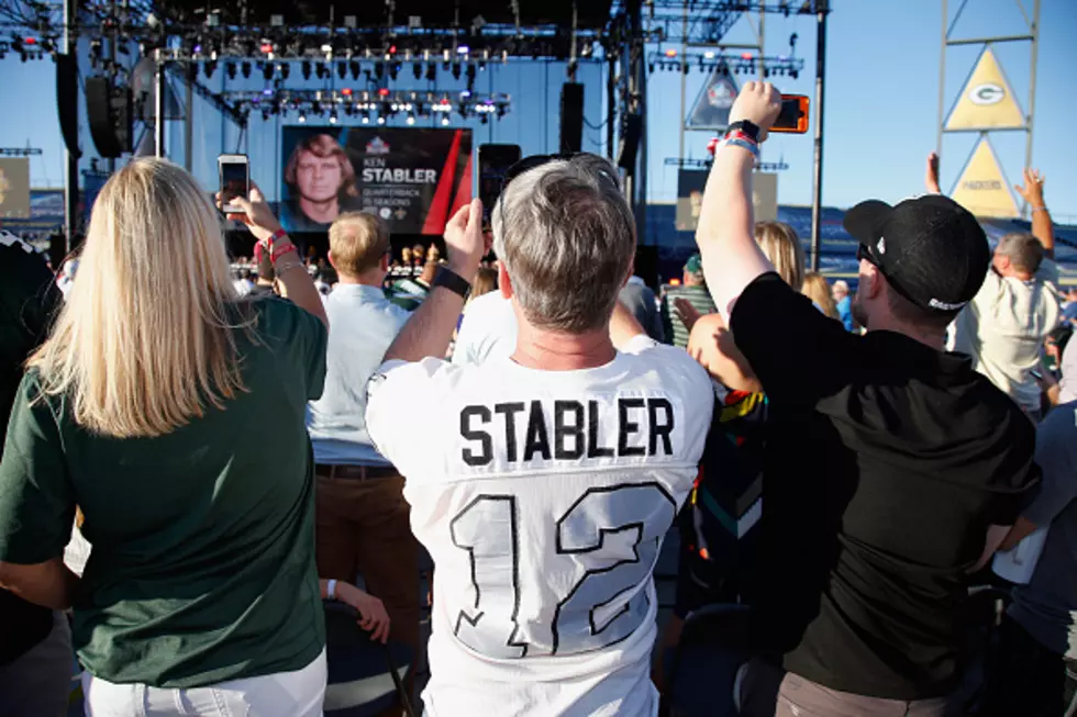 Ken Stabler’s Daughter Convinces Fan Not to Burn Father’s QB Jersey