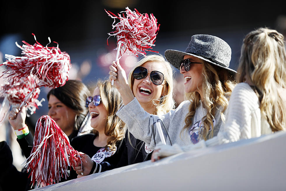 How Do Fans Sing ‘Dixieland Delight’ in Bryant-Denny Stadium in Tuscaloosa, Alabama?