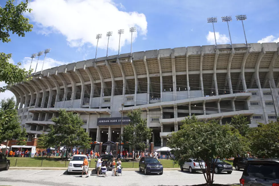 WATCH: Alabama Arrive at Jordan-Hare Stadium Ahead of Iron Bowl
