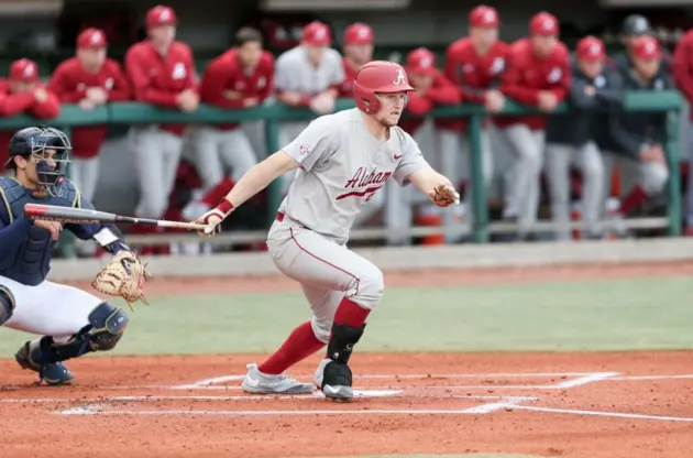 Four-Run Ninth Helps Alabama Baseball Complete the Sweep of Arkansas with 7-4 Win on Sunday