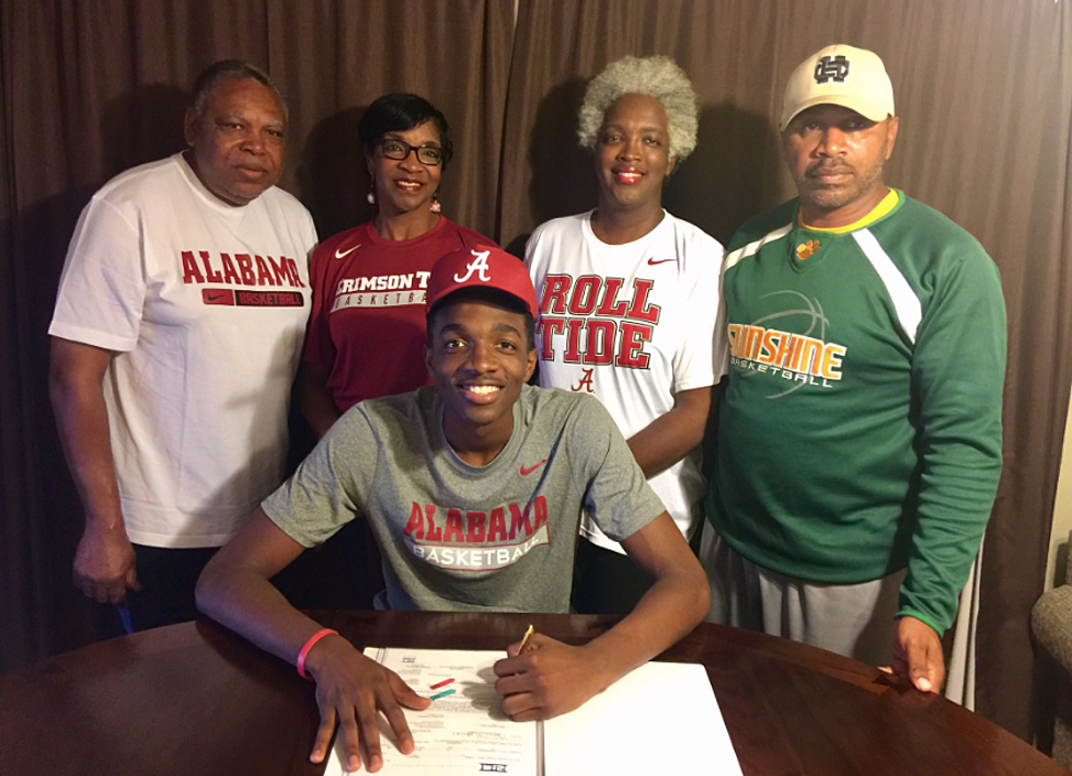 Hale County Standout Herb Jones Signs with Alabama Basketball