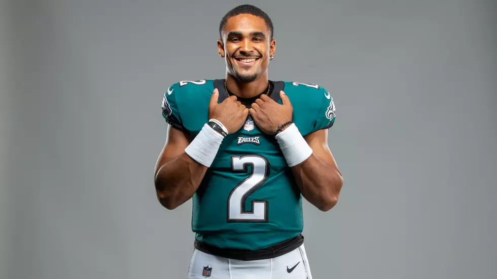 Jalen Hurts Makes His NFL Debut in Philly
