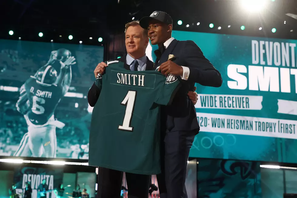 DeVonta Smith Selected 10th Overall to Philadelphia Eagles