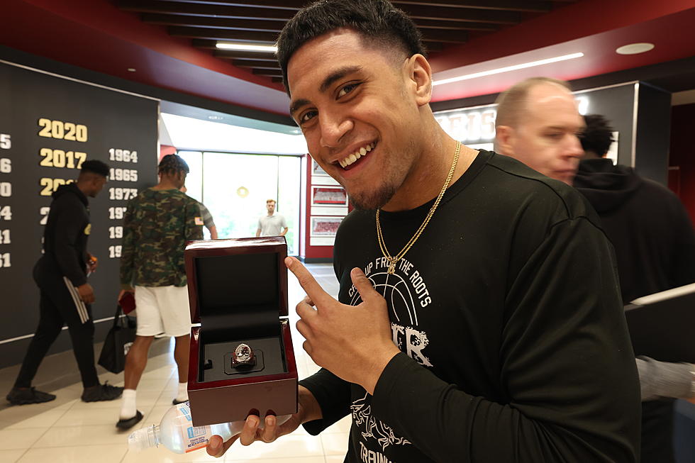 Henry To'oTo'o Helping Teach Young Guys the "Alabama Standard"