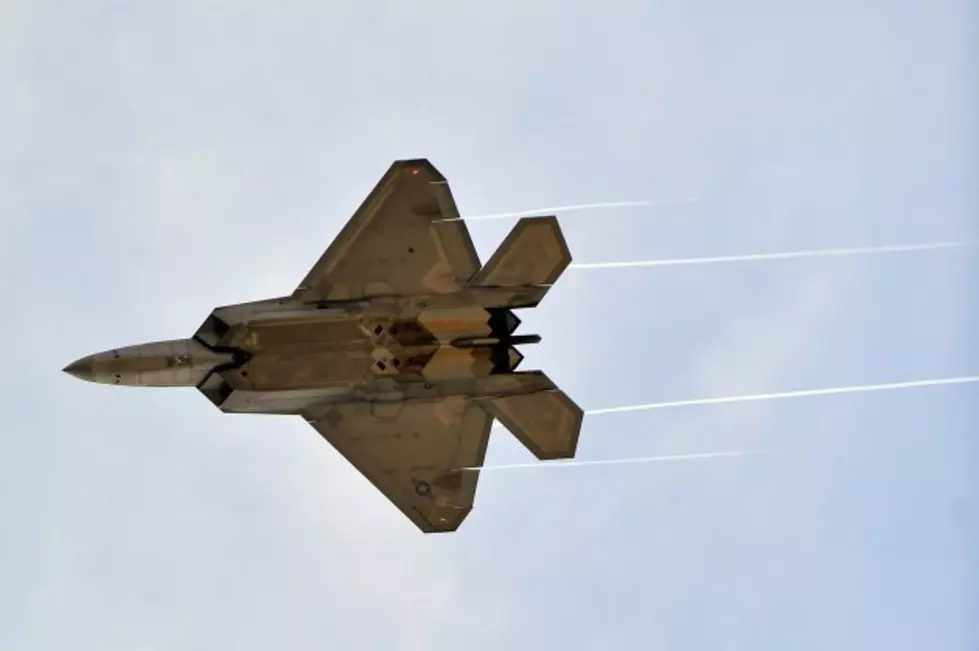F-22 Raptor Makes a &#8216;Slow Pass&#8217; at the Tuscaloosa Regional Air Show [VIDEO]