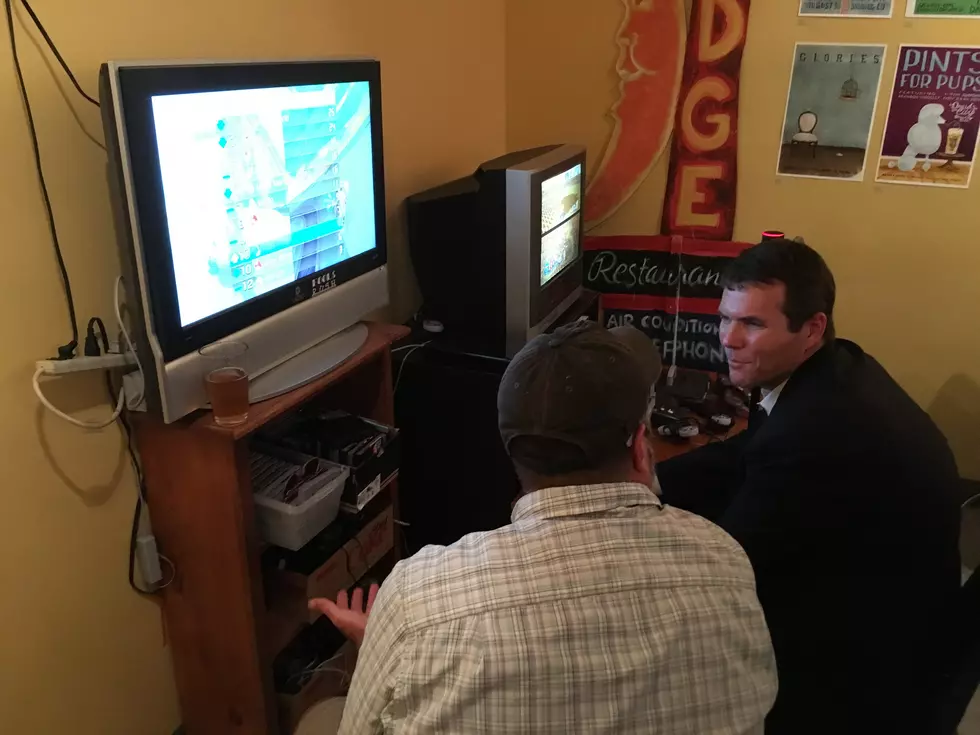 Tuscaloosa Mayor vs. Brewery Owner in Classic Mario Kart Battle [VIDEO]