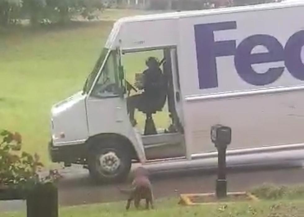 Tuscaloosa, Alabama FedEx Driver’s Act of Kindness Caught on Video