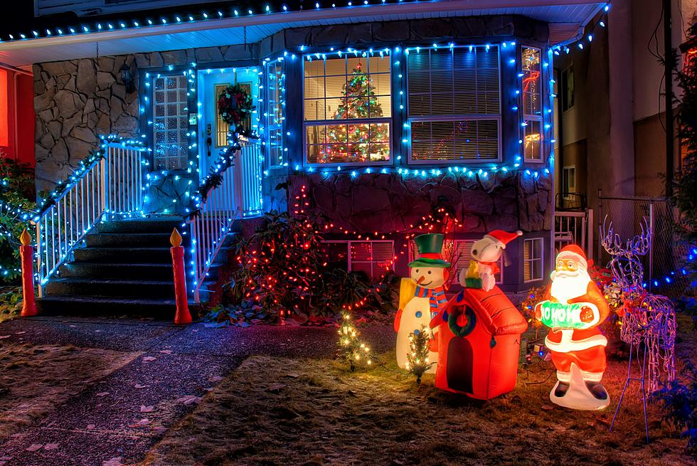 Alabama Family Harassed For Keeping Christmas Lights Up