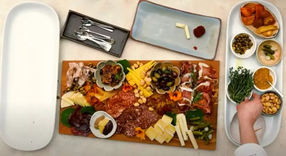 Tips on How to Build Your Own Alabama Themed Charcuterie Board
