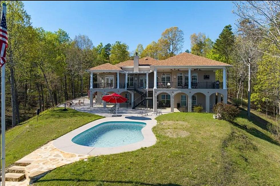 Stunning Lay Lake Alabama Airbnb Offers Awesome Pool, Views