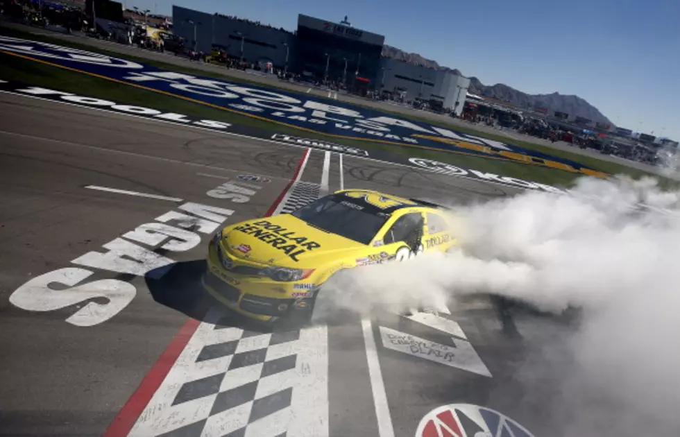 Kenseth Holds Off Kahne To Win In Vegas