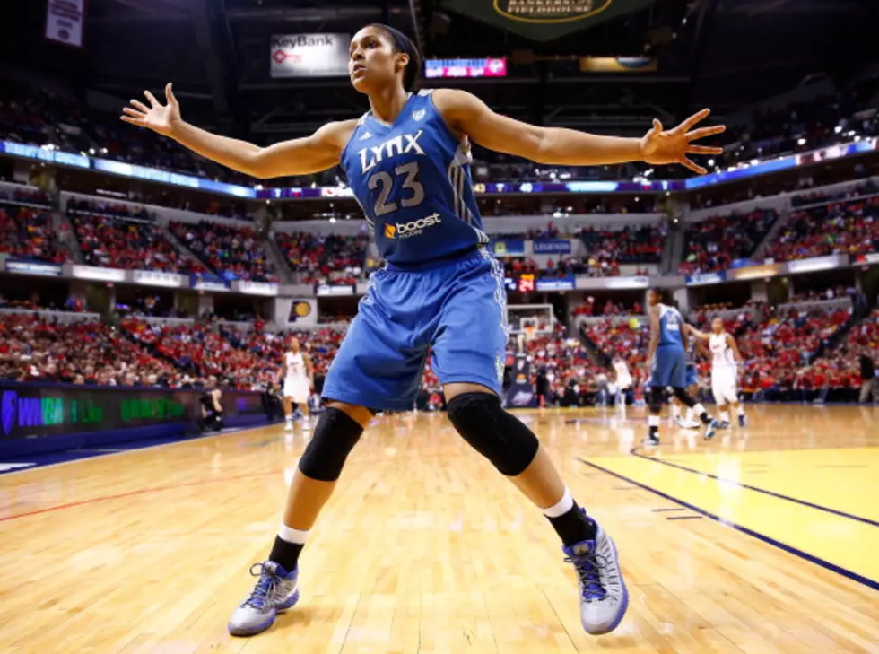 Moore Scores 32 Points As Lynx Roll Past Shock