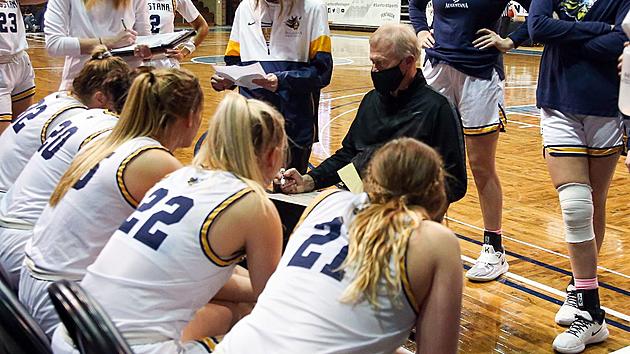 Augie Basketball Coach Named Coach of the Year