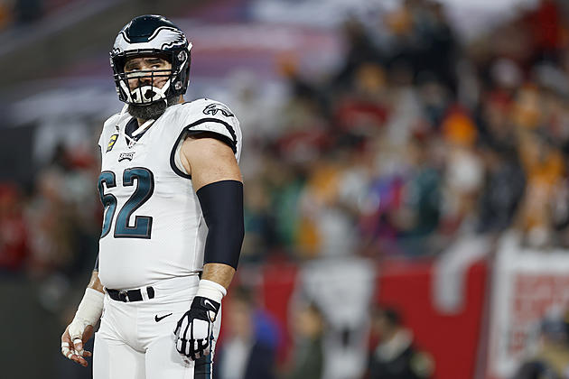 Enduring Eagle: Longtime Philly Center Kelce Officially Retires