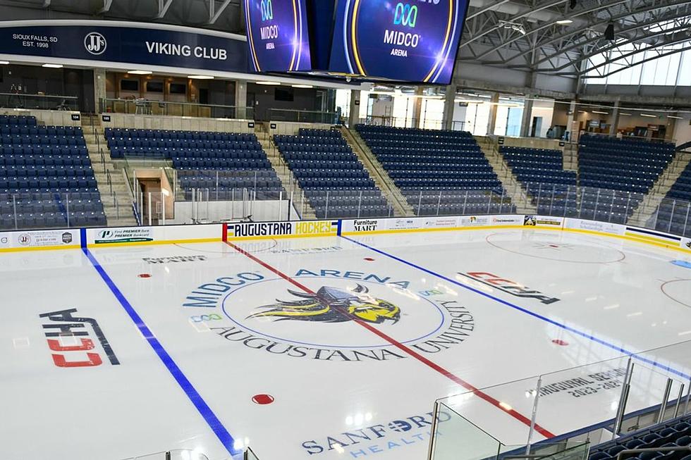 Teams First View of Augustana Vikings New Hockey Arena [VIDEO]