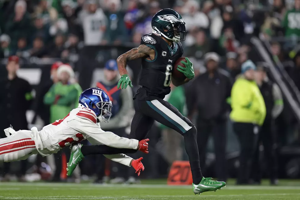 Philadelphia Eagles Extend WR DeVonta Smith Through 2028 Season