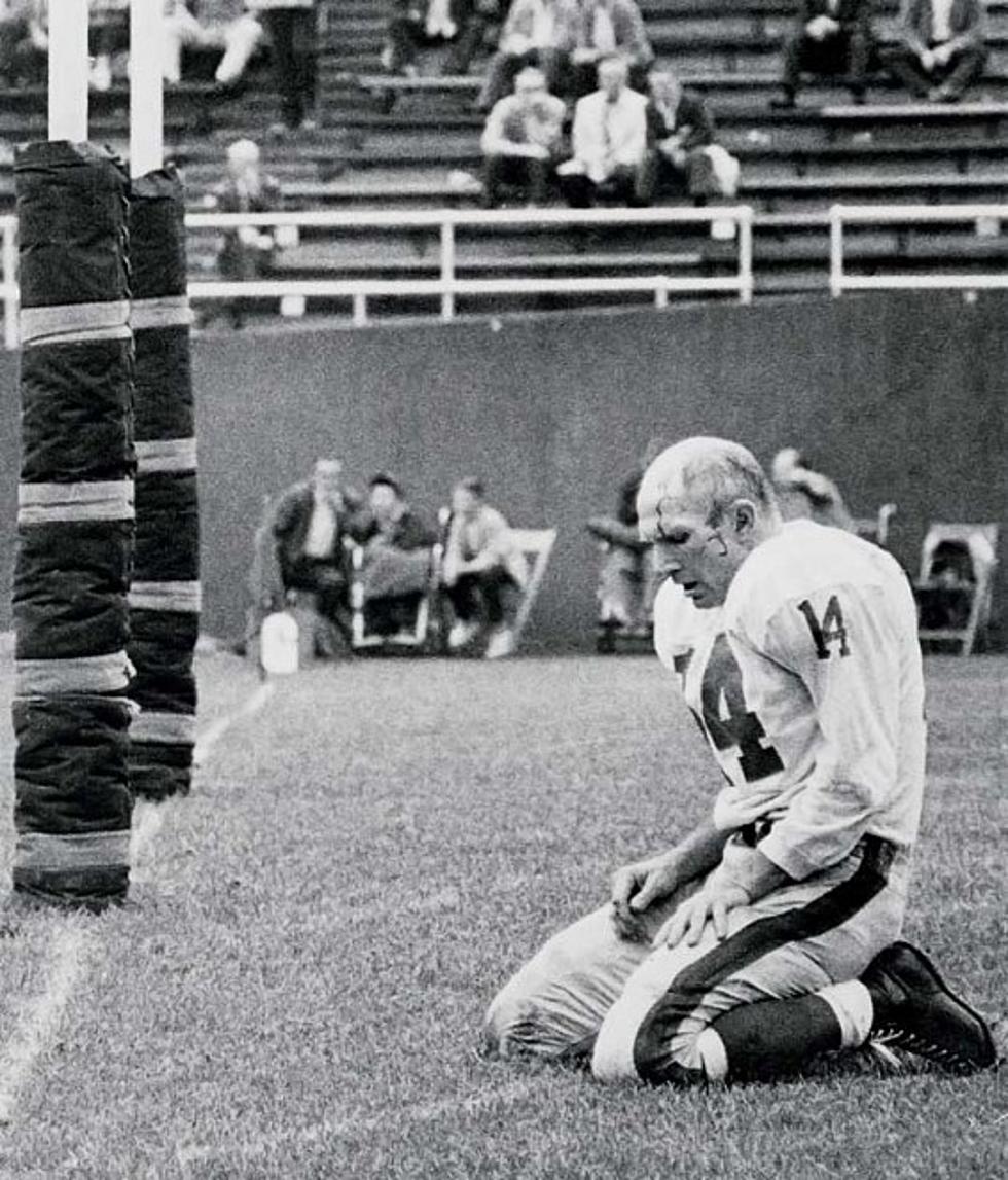 Iconic Photo Symbolizes Y.A. Tittle&#8217;s Storied Career