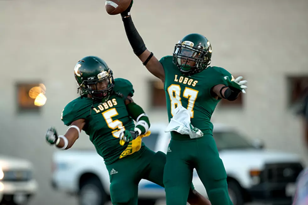 Longview Rallies, Overcomes First-Half Turnovers in 27-6 Win Against Rowlett
