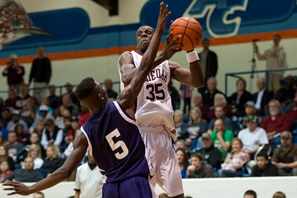 Levi Yancy Powers Second-Ranked White Oak to 71-48 Rout of Newton