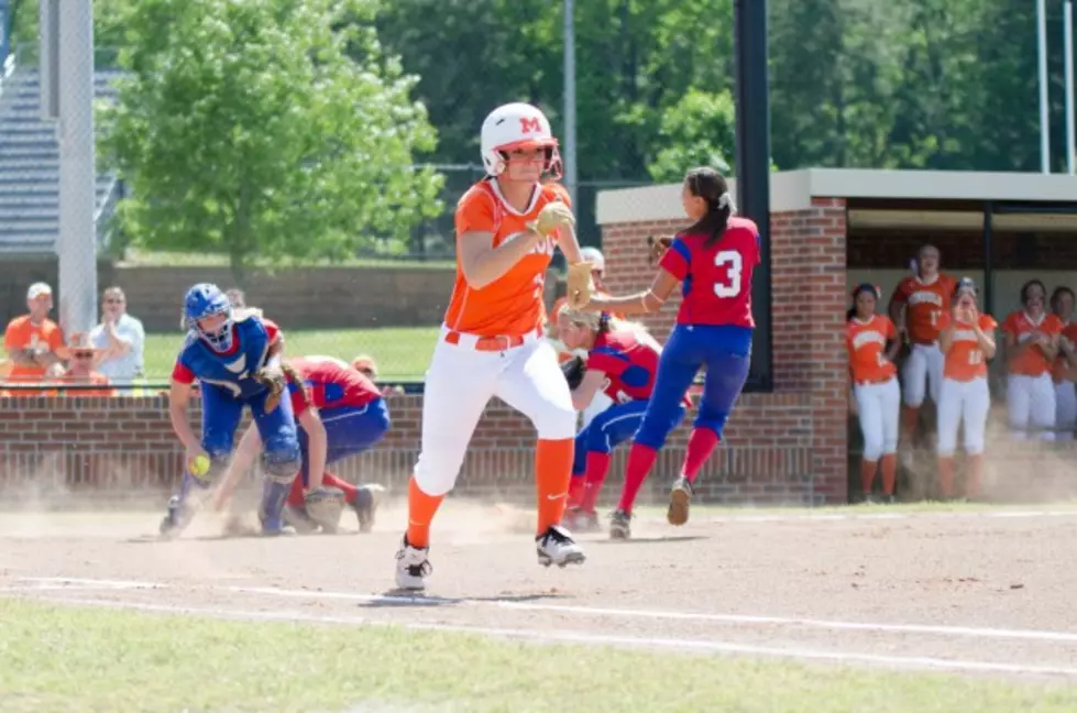 Mineola Converts Suicide-Squeeze Bunt to Advance Past Henderson in Softball Playoffs
