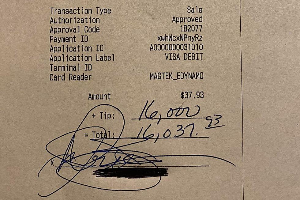 Stranger Gives A $16,000 Tip To A New Hampshire Waitress