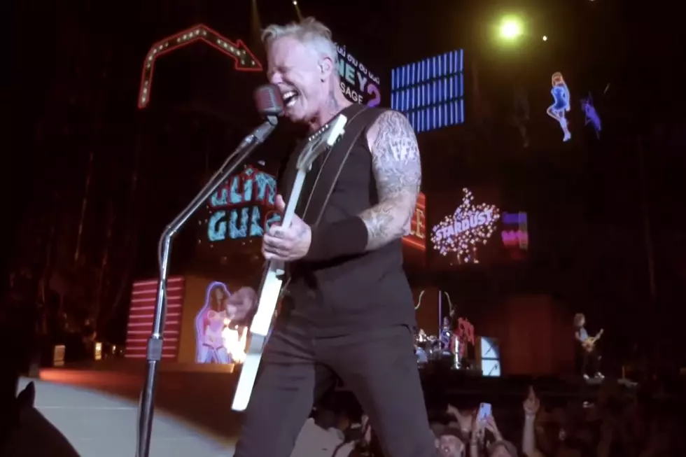 &#8216;Blacked Out': Watch Metallica Rock &#8216;Moth Into Flame&#8217; Live in Italy