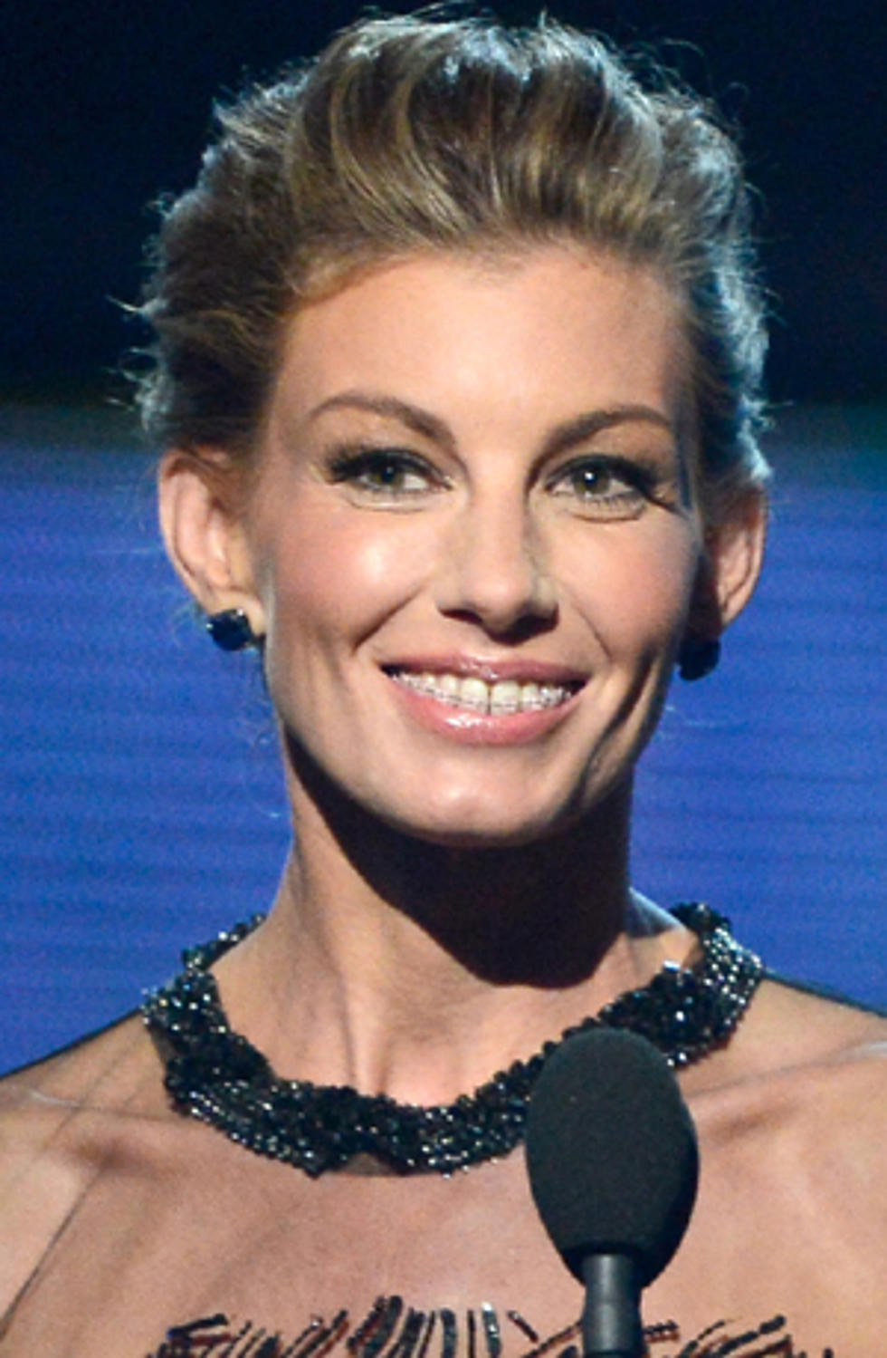 Faith Hill Rocks a Metal Mouth to the 2013 Grammys [PHOTO]