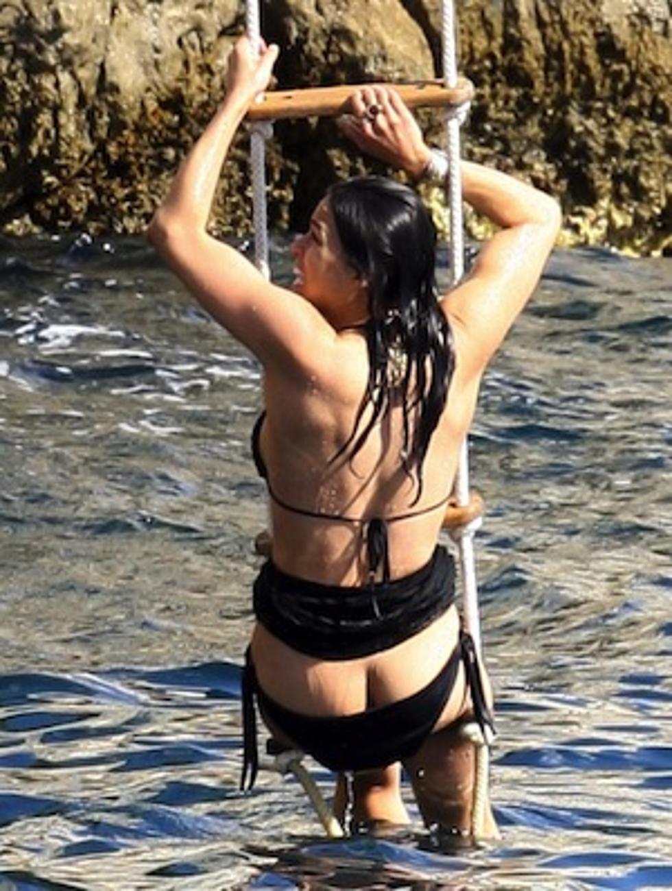 Michelle Rodriguez &#8211; Celebrity Wardrobe Malfunctions