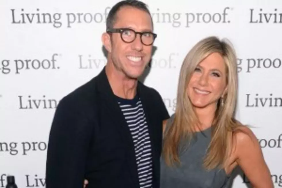 Jennifer Aniston Is Telling Reporters It’s Not A Baby Bump &#8211; Knightlines 8/14/13