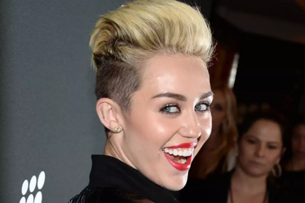 What Is She Wearing: Miley Cyrus&#8217; Weird Pants Made of Half-Sweats, Half-Jeans [PHOTOS]