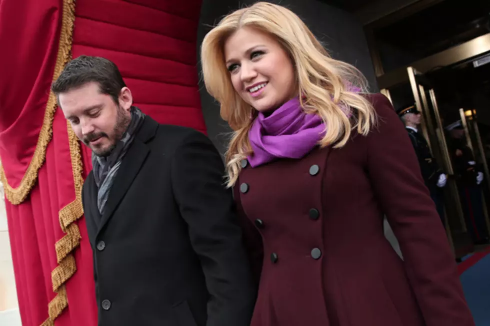 Kelly Clarkson Is &#8216;So Over&#8217; Wedding Planning, But Loves Being a Step-Mom [AUDIO]