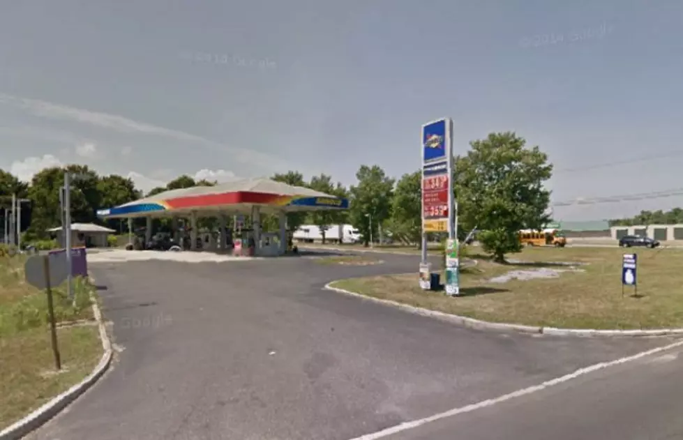 79-Year-Old Man Stabbed Twice During Gas Station Robbery in EHT