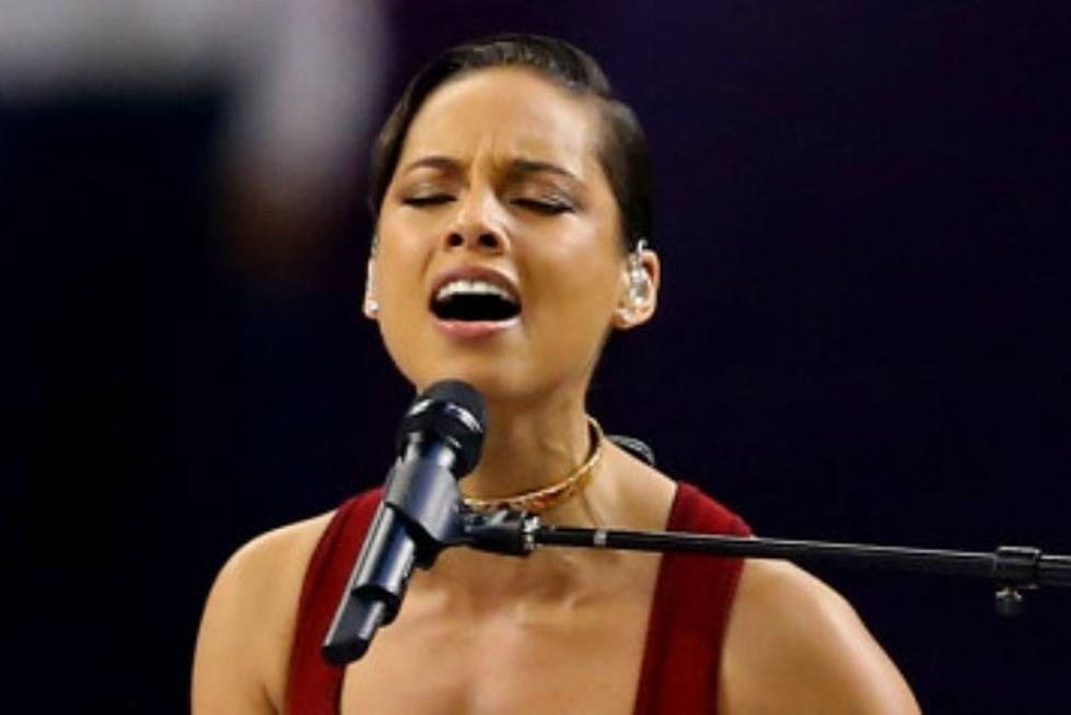 Alicia Keys Sings National Anthem at Super Bowl XLVII