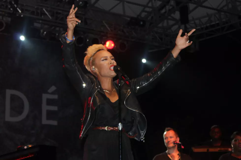 Emeli Sande Gives Uplifting Performance During Rainy Show at New York’s Rumsey Playfield