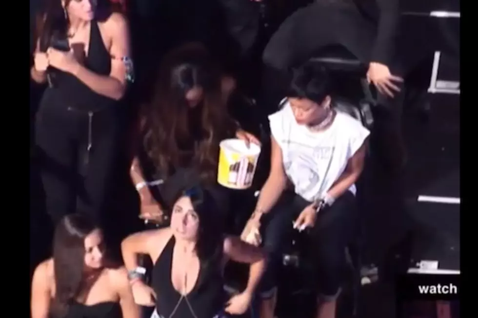 Rihanna’s Silly Popcorn Spill at 2013 MTV Video Music Awards Caught on Camera
