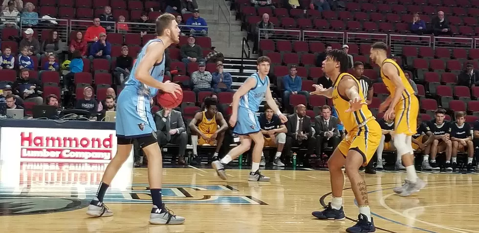 Late basket carries Vermont past UMaine Men Wednesday
