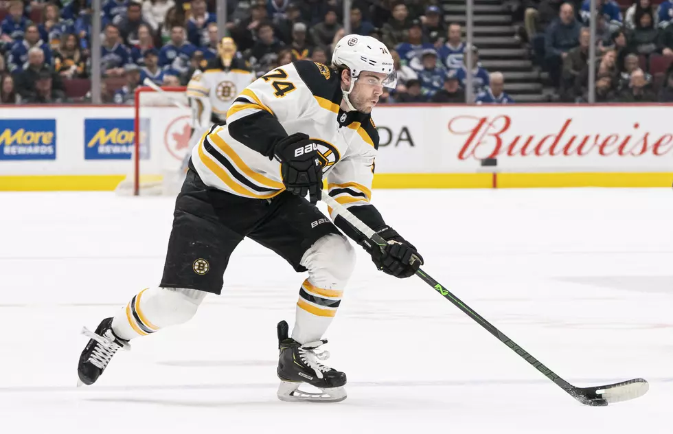 NHL-best Bruins beat Lightning 2-1 to extend division lead