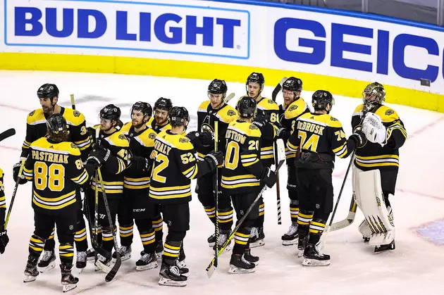 Bergeron, Bruins beat Hurricanes 2-1 to advance in playoffs