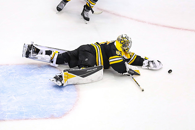 Lightning crank up power play, rout Bruins 7-1 in Game 3