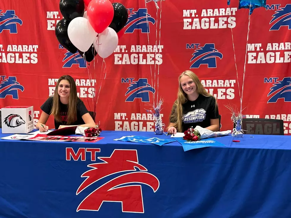 2 Mt. Ararat Field Hockey Players Commit to Playing in College