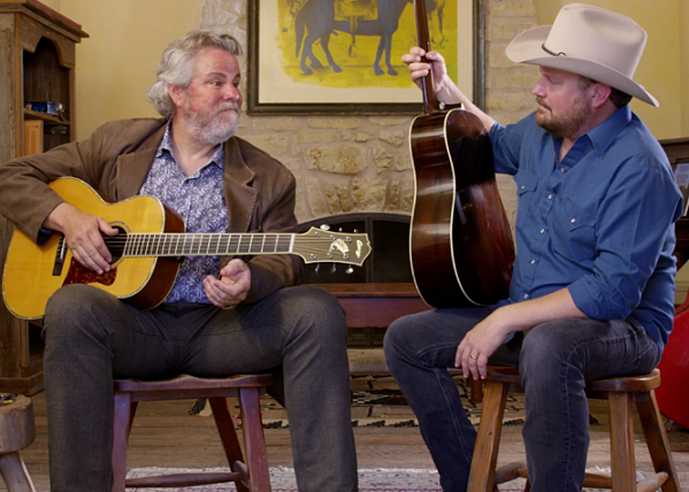 Randy Rogers Shares with Robert Earl Keen the First Time He was Heckled at a Show