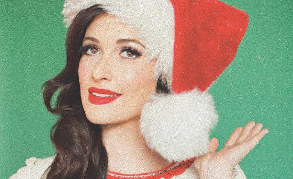 Remember When Leon Bridges Joined Kacey Musgraves on Stage at Billy Bob’s to Sing Christmas Songs?