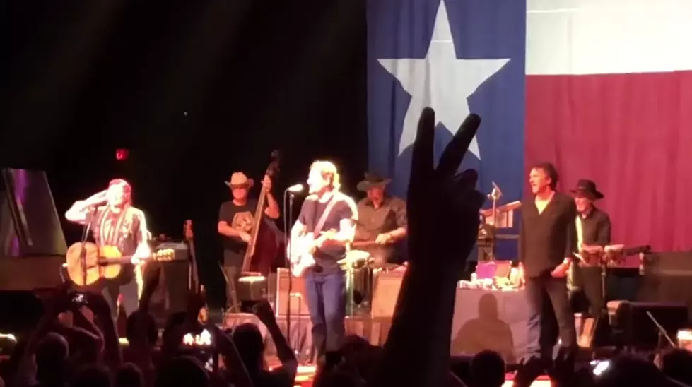 Willie Nelson & Sturgill Simpson ‘Mamas Don’t Let Your Babies Grow Up to be Cowboys’