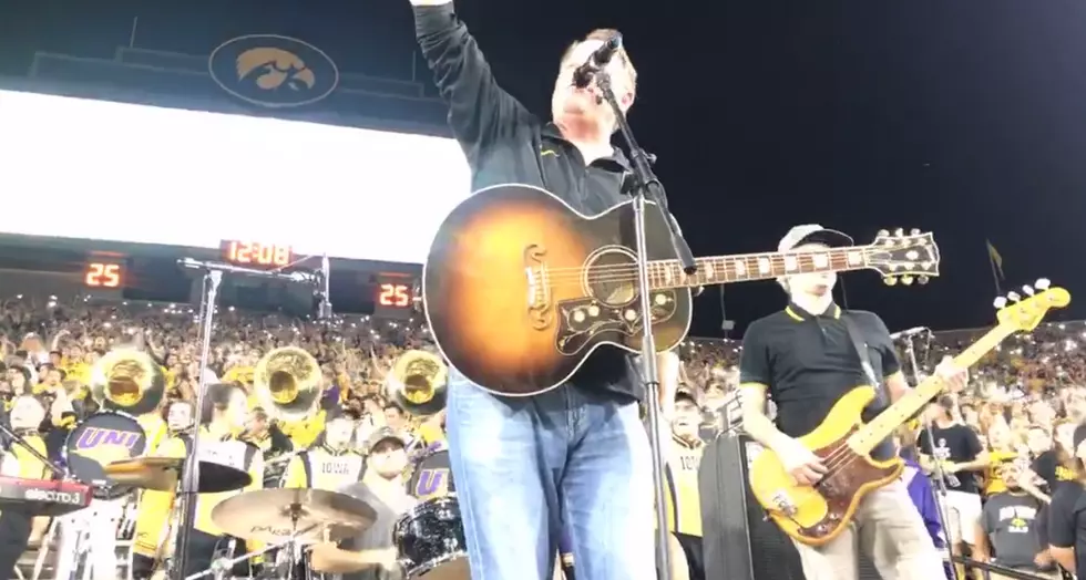 Watch Pat Green Perform ‘Wave on Wave’ with The Hawkeye Marching Band