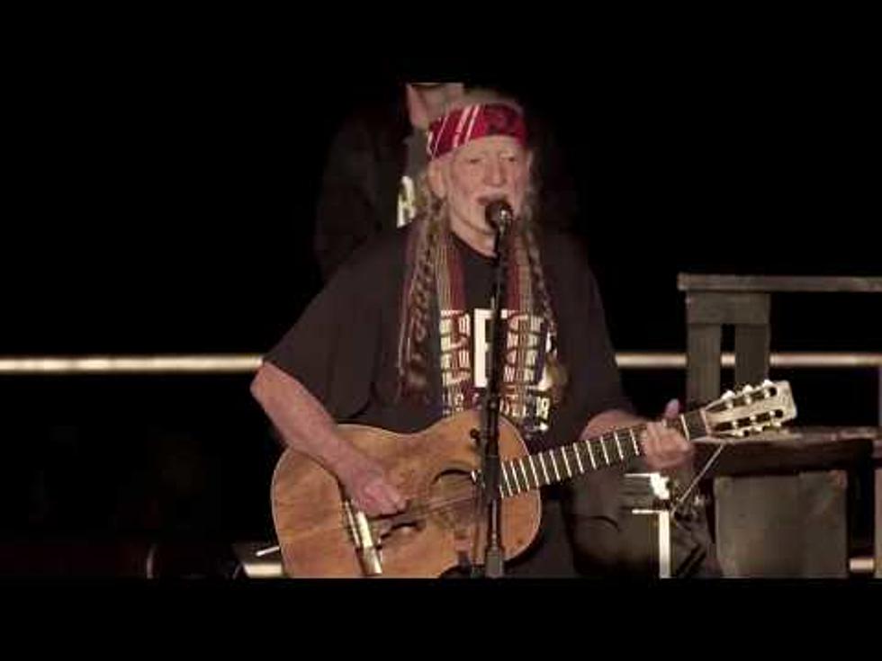 Willie Debuts 'Vote 'Em Out' at Beto O'Rourke Rally